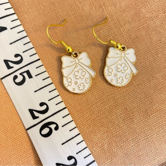 Flowers & Bows Egg Earrings Gold Tone - Picture 3 of 3